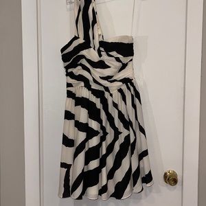 NWOT Express Formal Black & White One Shoulder Dress - Size 4